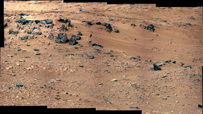 Stones from the rover’s location on its 52nd Martian day. Photo: NASA/JPL-Caltech/MSSS. 