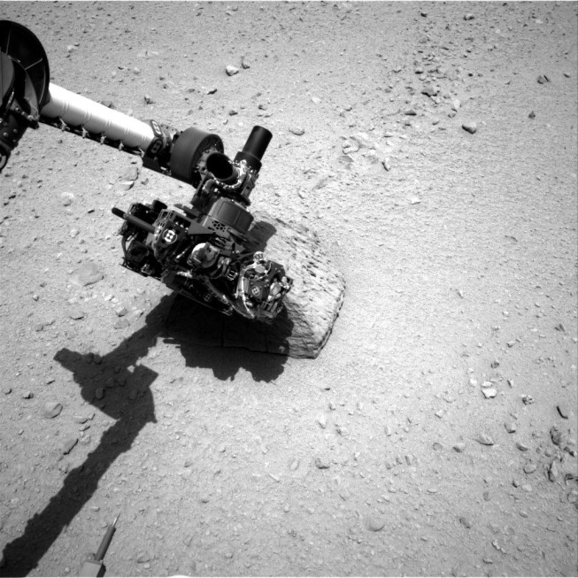 This picture shows the first touch of Curiosity’s robotic hand on the surface of Mars. The photograph was taken using the navigation camera. Photo: NASA/JPL-Caltech. 