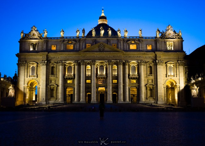 A front view of the cathedral. Canon 40D, Canon EF-S 10-22/3.5-4.5, 1.3 s, F4.5, ISO 200, focus 22 mm