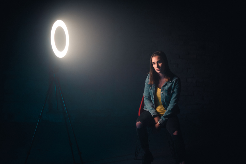 Portraits With an LED Ring Light - ringlight